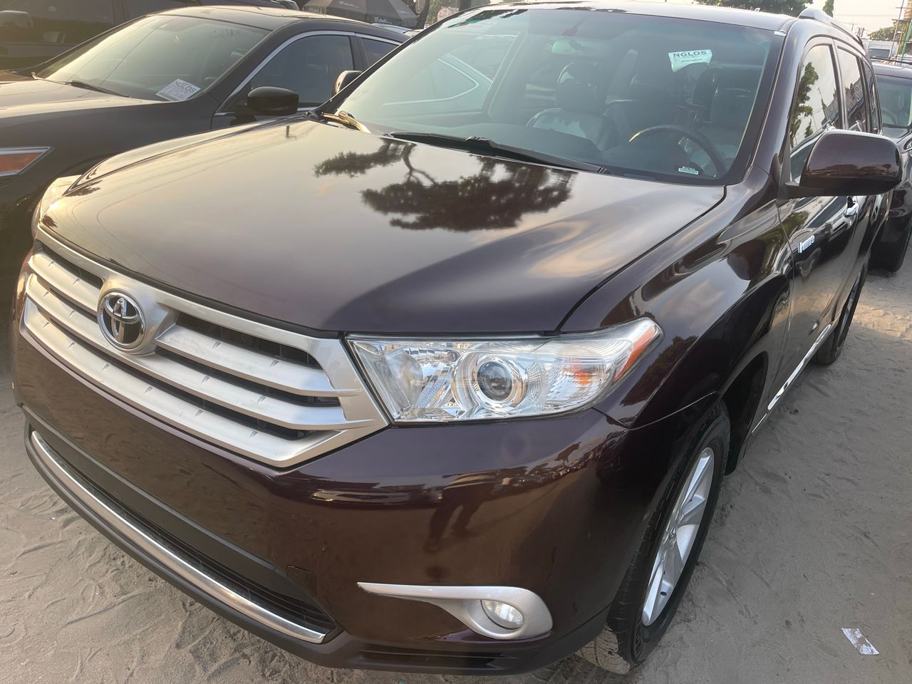 Toyota Highlander 2013 available at Bullet Motors,Lagos,Nigeria”